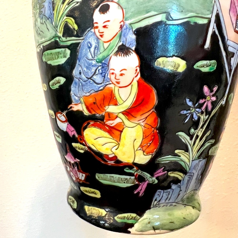 Vintage Famille Noir Asian Porcelain Hand Painted Decorative Vase - Picture 5 of 8